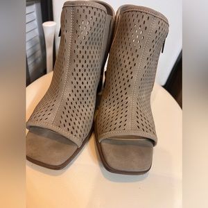Woman’s Shoes!!